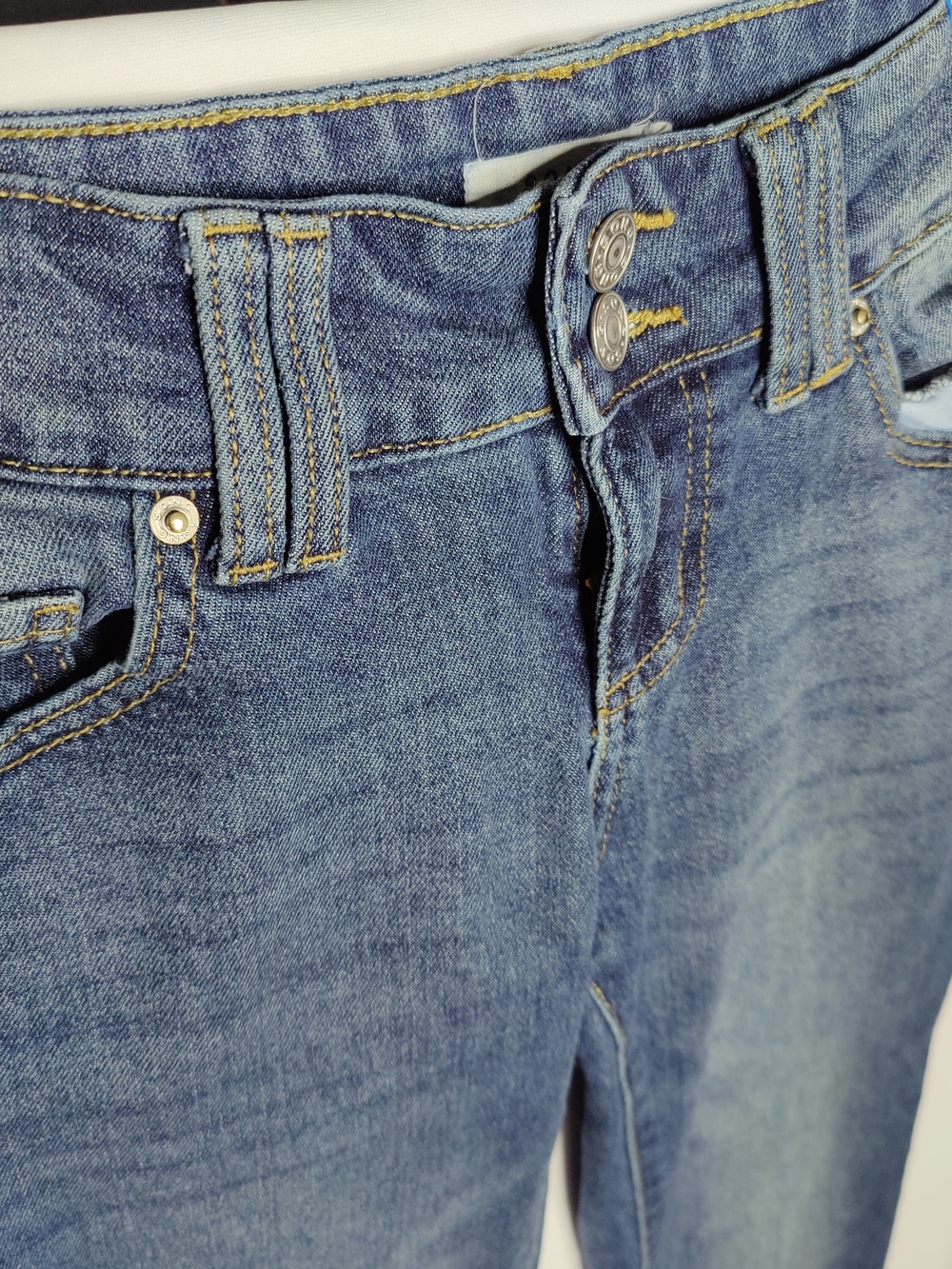 Women's Jeans in Light Blue - Classic Fit